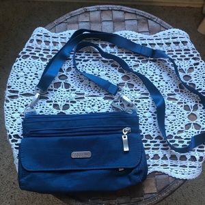 Baggallini navy cute purse with tons of pockets